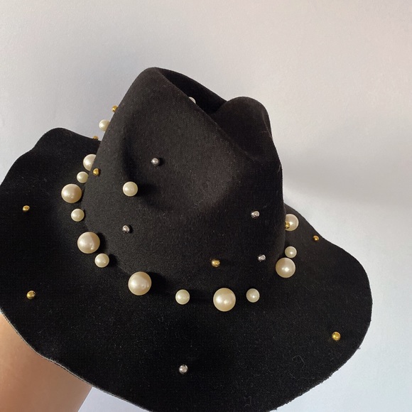 Pearls 🎩 Hat OOTD - Picture 2 of 5